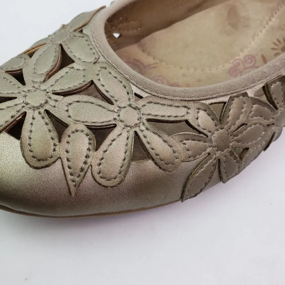 Earth Spirit Womens Size 10 Tan Gold Floral Design Slip On Ballet Flats Shoes